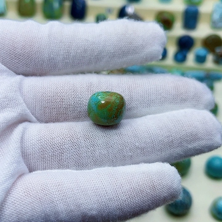 绿松石未镶嵌颈饰