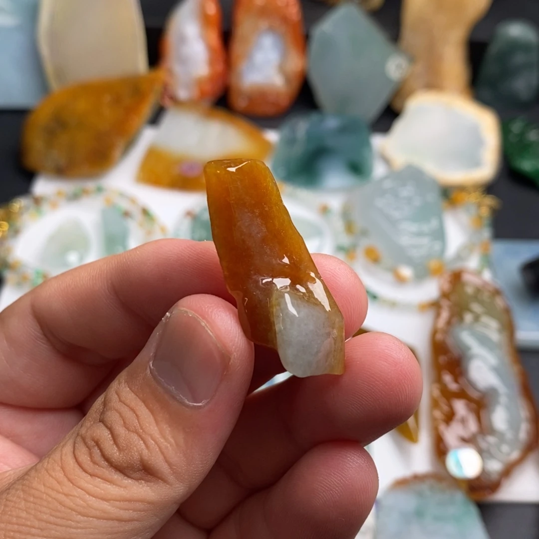 定制翡翠未镶嵌特色黄翡随形材料