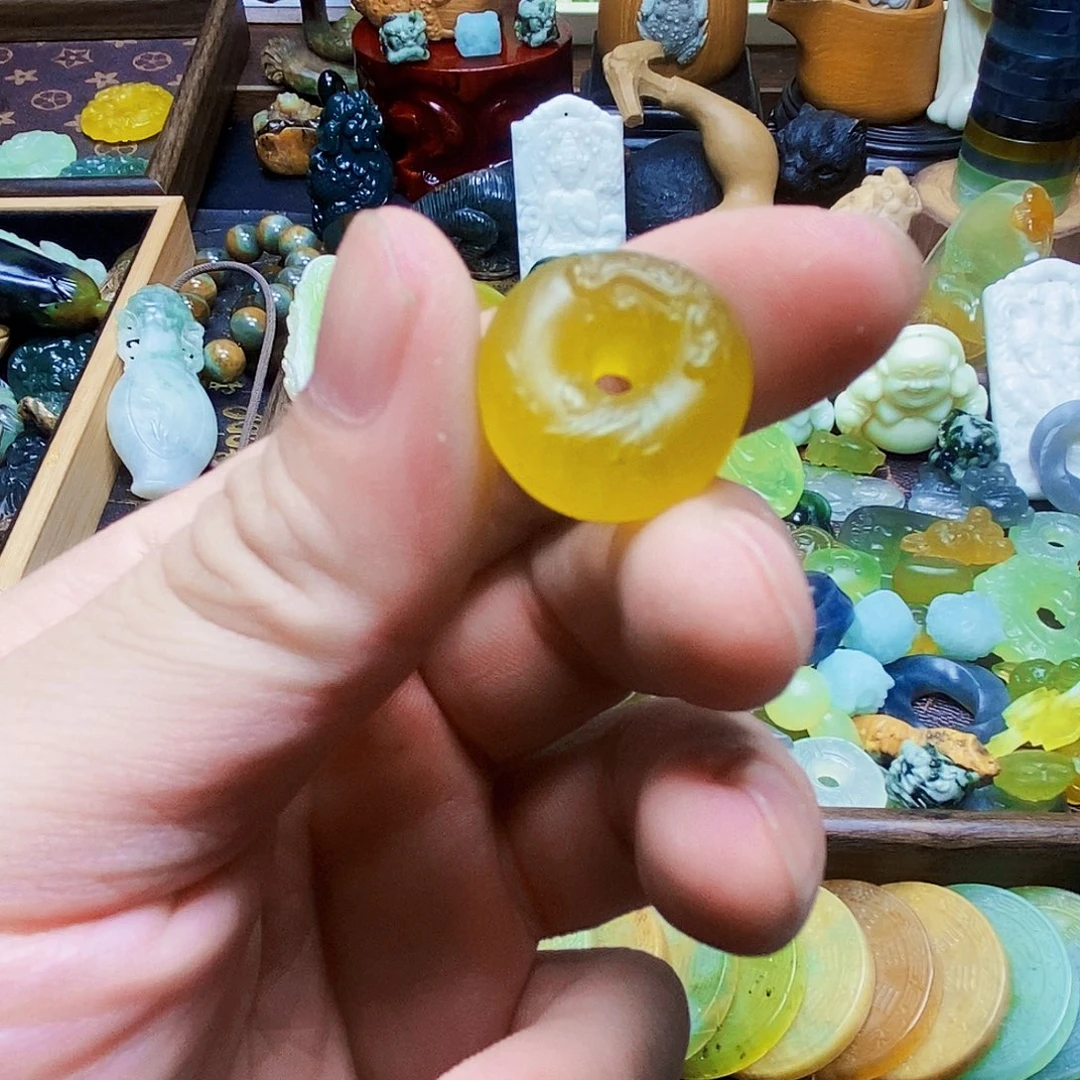 蛇纹石玉未镶嵌颈饰平安扣