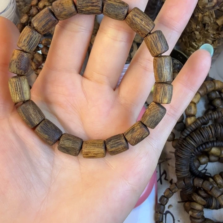 沉香碎屑沉香莺歌绿奇楠08桶珠7.7克