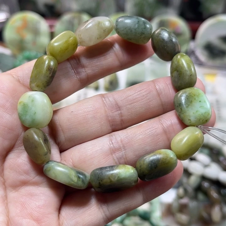 独山玉未镶嵌颈饰