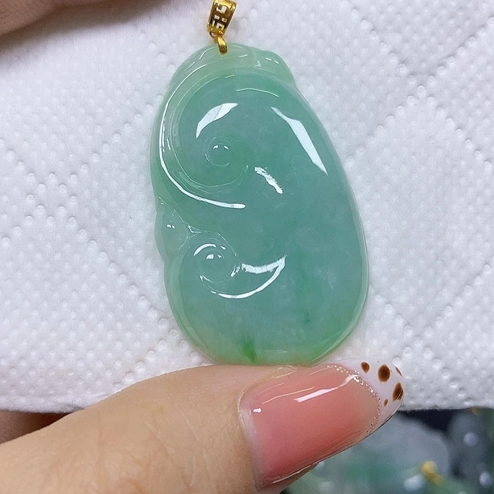 颈饰18K金镶嵌翡翠挂件