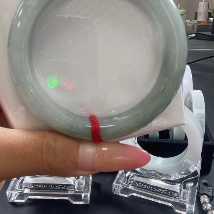 定制翡翠未镶嵌手镯