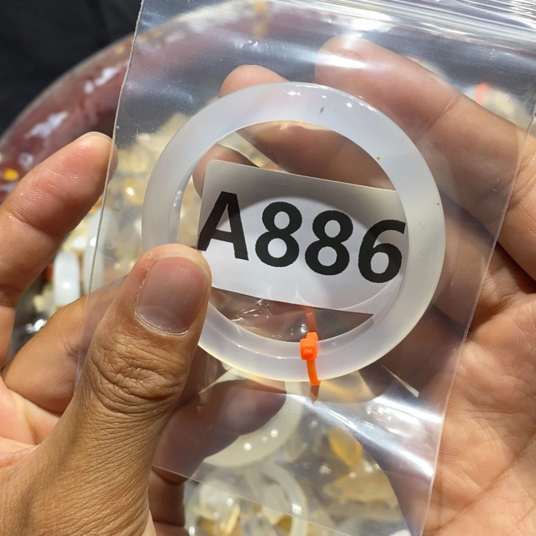 酱***酱玛瑙/玉髓未镶嵌手镯