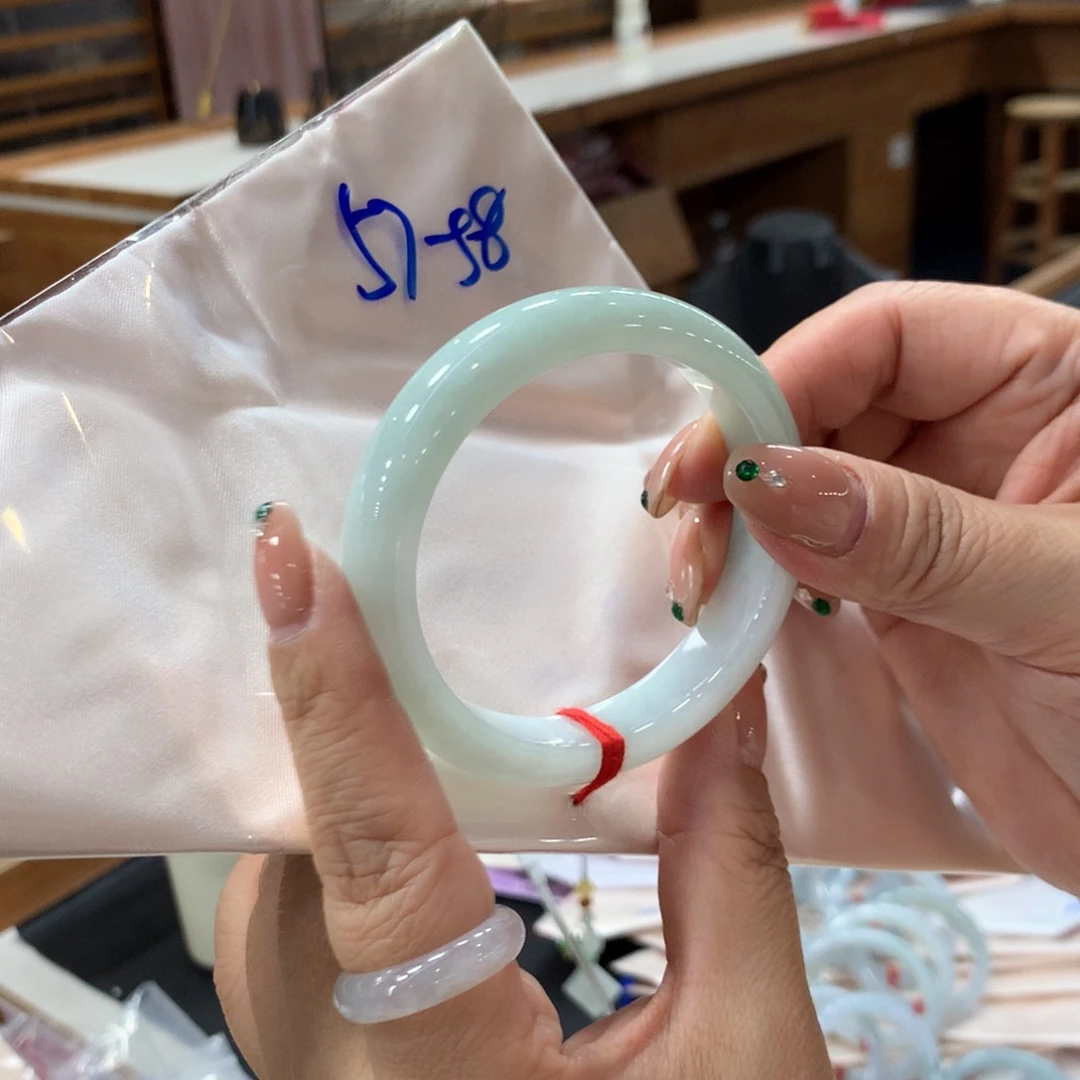 未镶嵌手镯翡翠48小时鉴赏