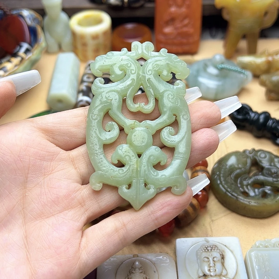 蛇纹石玉未镶嵌颈饰