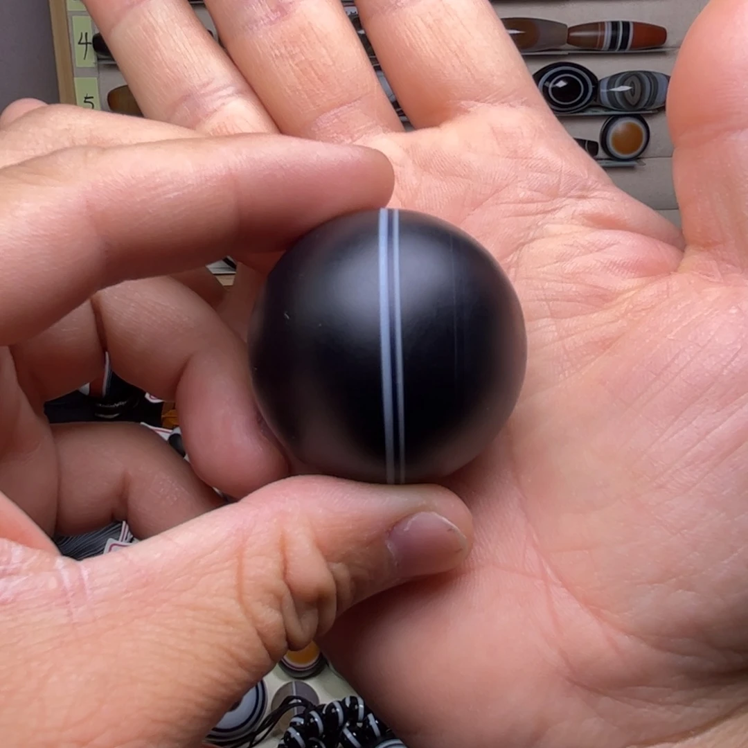 未镶嵌颈饰玛瑙/玉髓李**巜