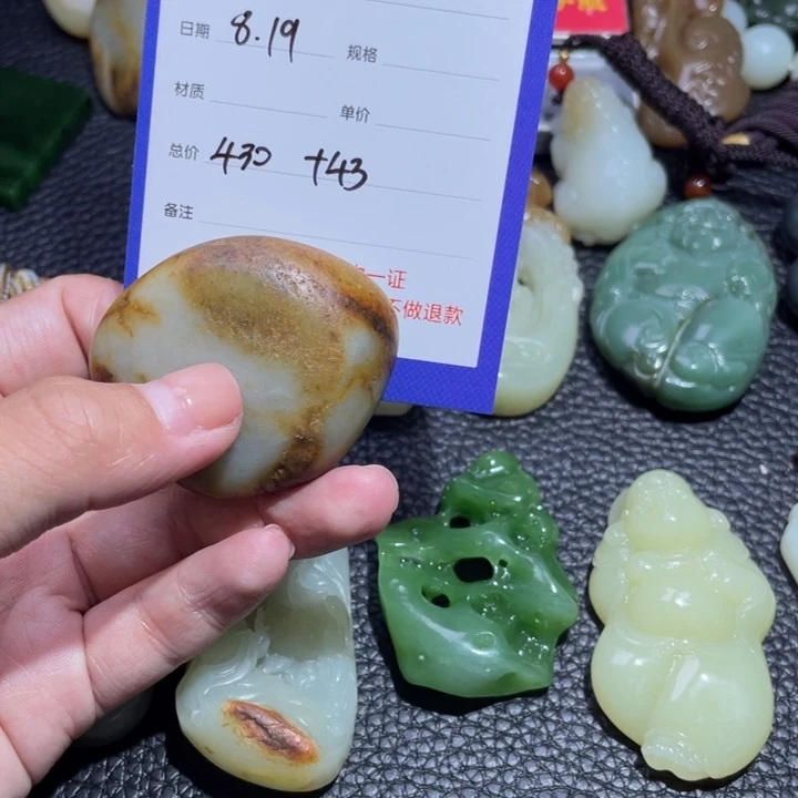 和田玉未镶嵌颈饰梁**?