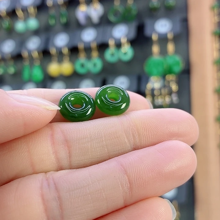 和田玉未镶嵌耳饰