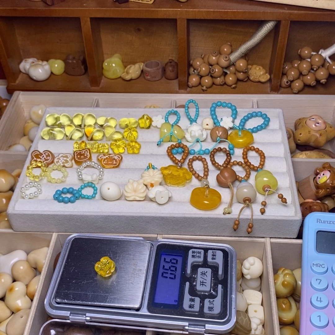 猴头核桃吊坠0.66克小花