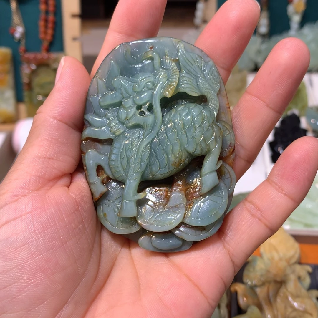鸿***哥蛇纹石玉未镶嵌颈饰