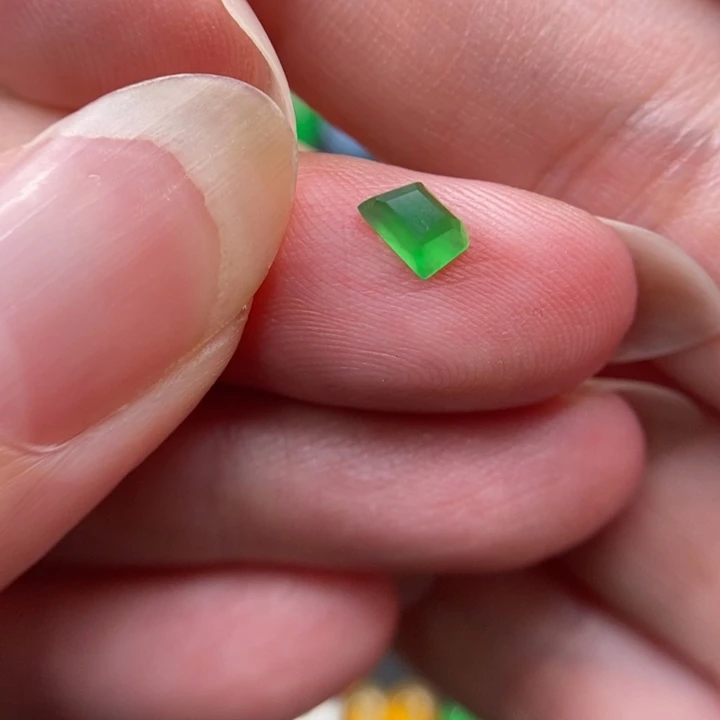 定制翡翠未镶嵌翡翠