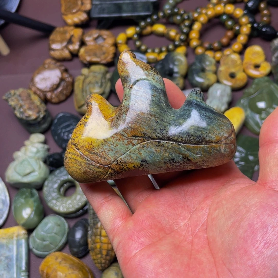 【闪购商品】未镶嵌岫岩河磨玉（透闪石质玉）挂件