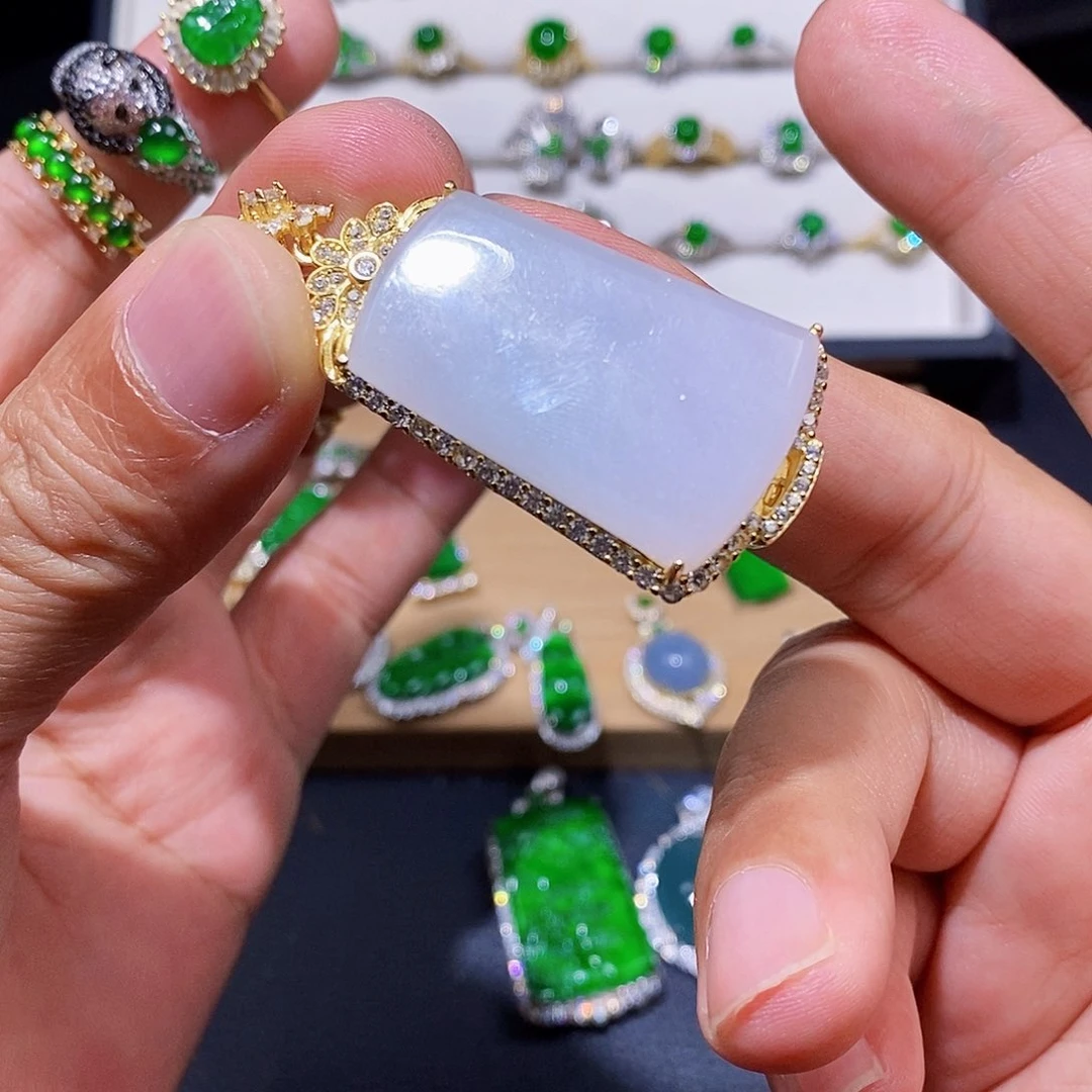 颈饰银S925镶嵌翡翠萤**飞w w