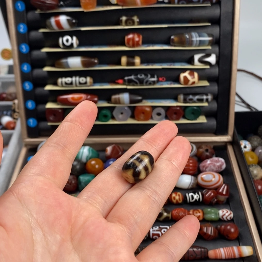 俊***巴玛瑙/玉髓合金珠宝半成品