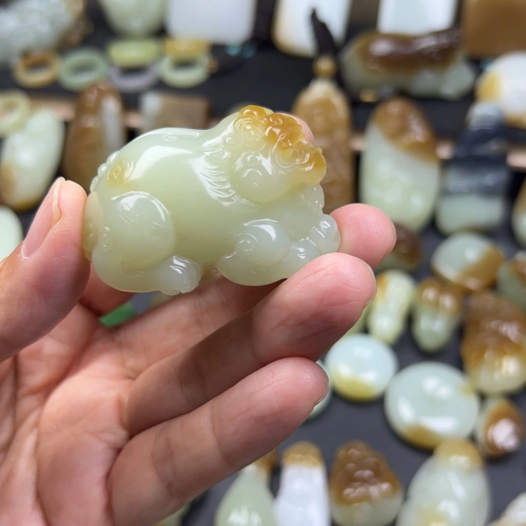 只***往颈饰未镶嵌和田玉（糖玉）