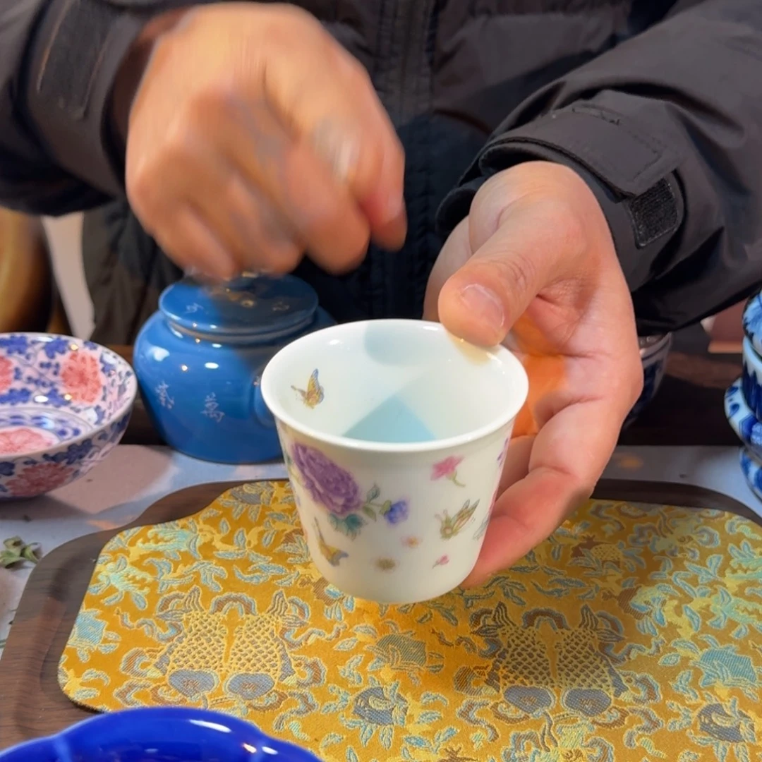 陶其他粉彩蝶恋杯