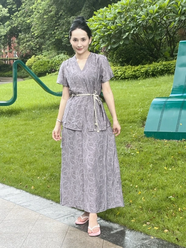时尚V领印花衬衫休闲裤夏季新款洋气中老年妈妈装套装