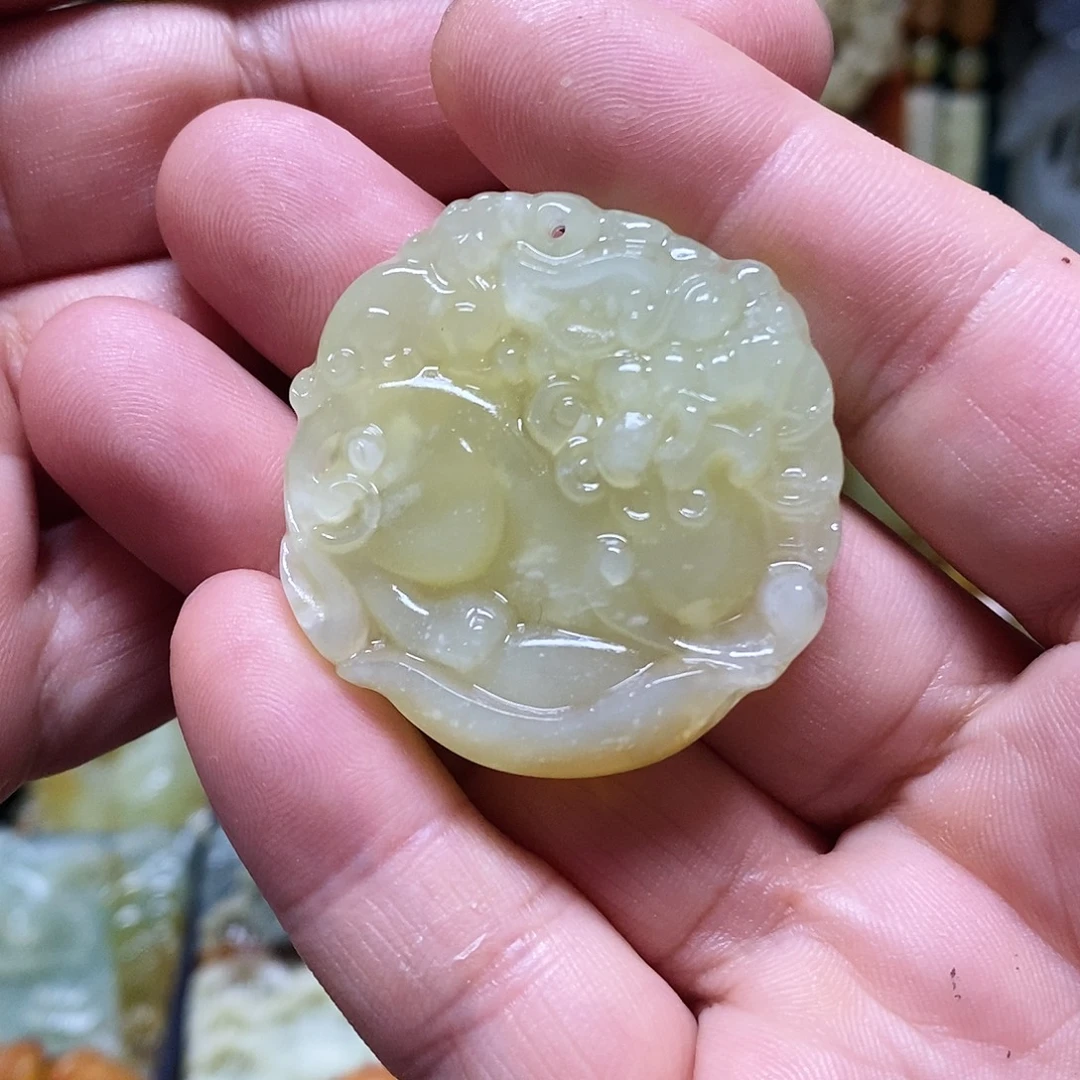 岫玉未镶嵌吊坠(赠链)