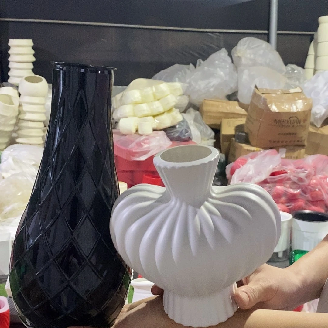 直播间花盆一黑一白花瓶