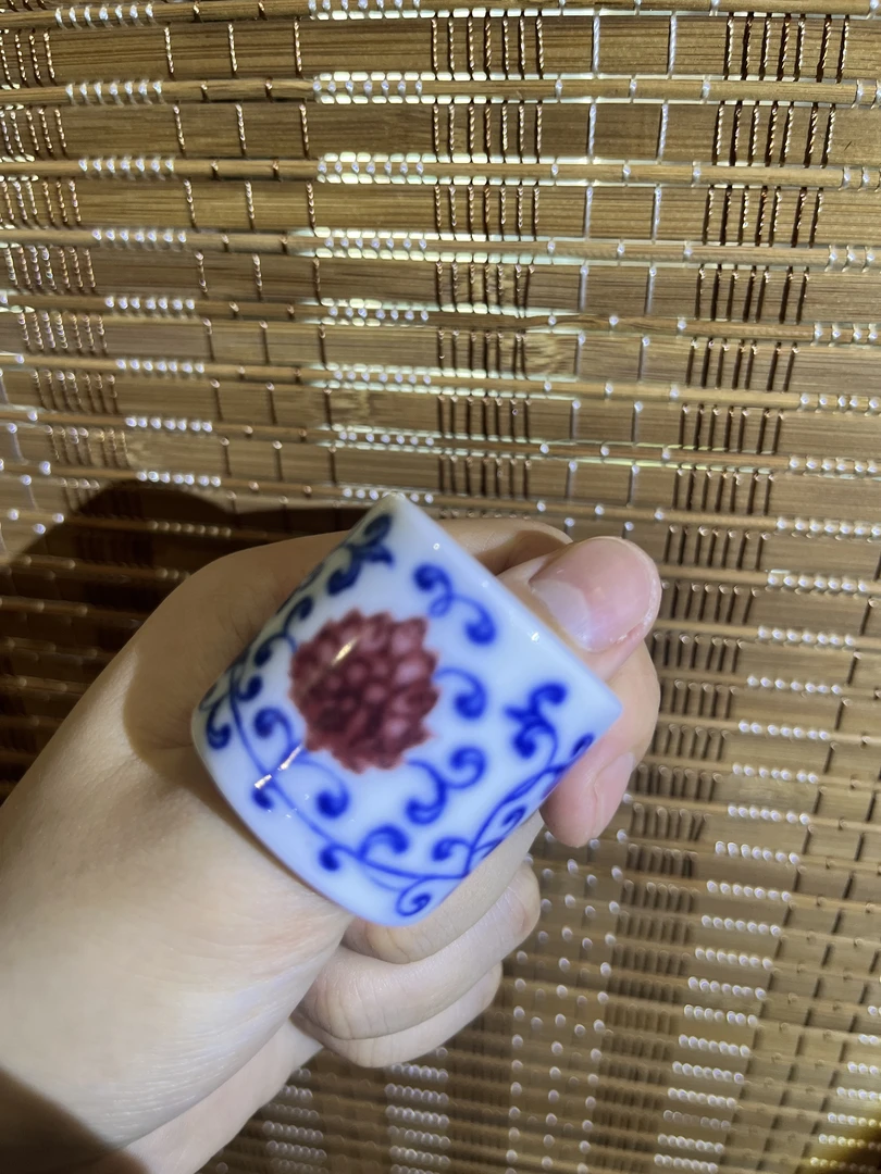 T景德镇高温瓷缠枝莲釉里红扳指盖置