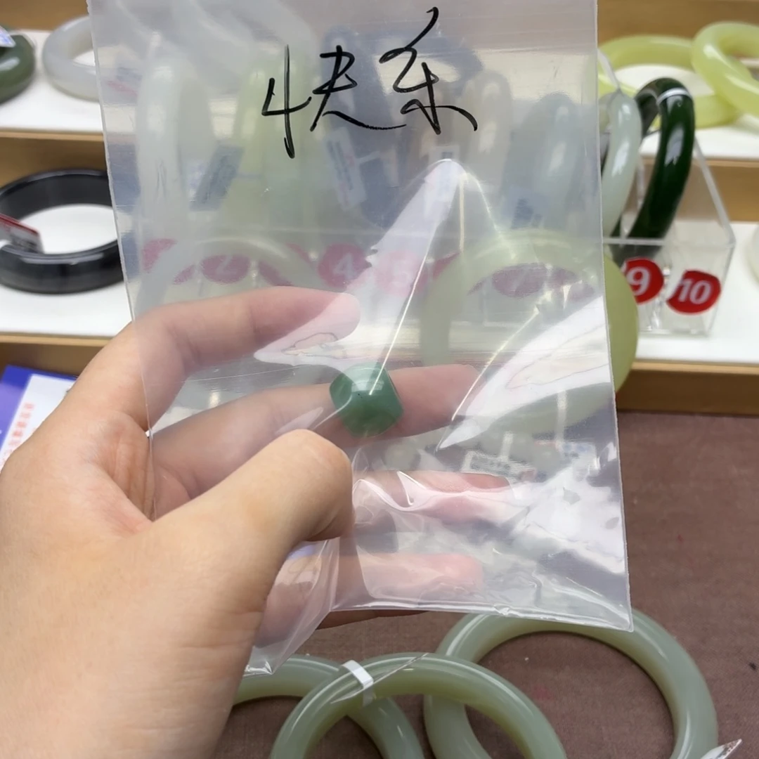 快***。未镶嵌手镯和田玉