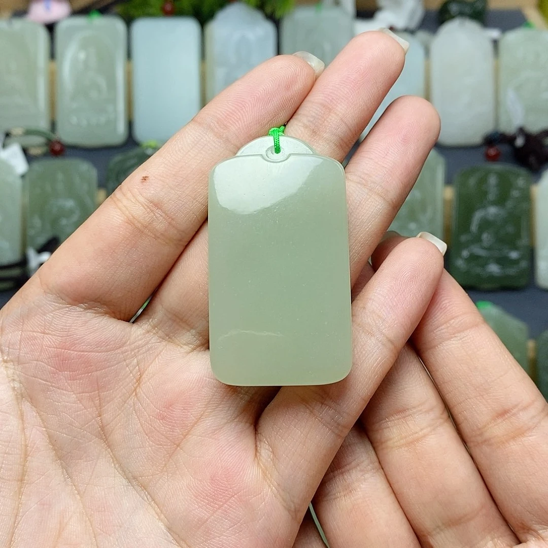 【闪购商品】颈饰未镶嵌和田玉大**?
