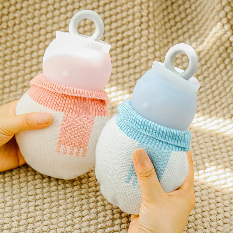 雪人热水袋暖水袋注水式热敷专用暖手宝热敷肚子加厚防爆暖脚被窝