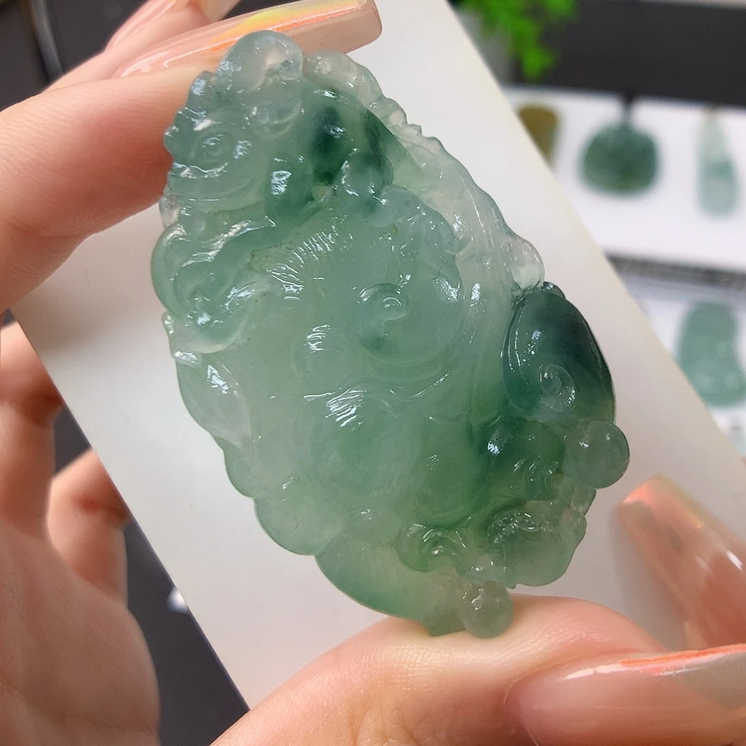 定制翡翠未镶嵌如意