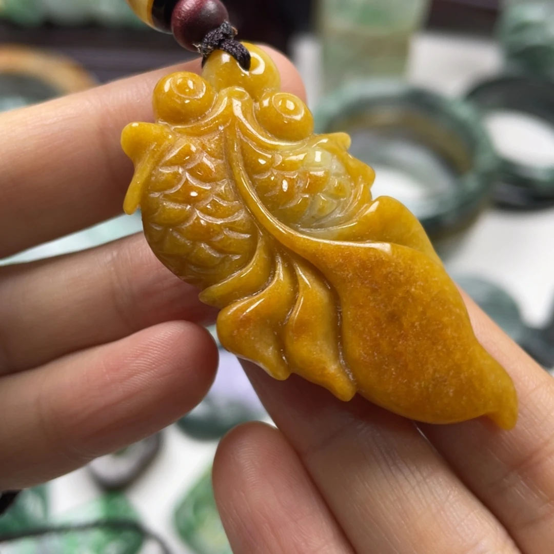 翡翠未镶嵌颈饰牌子