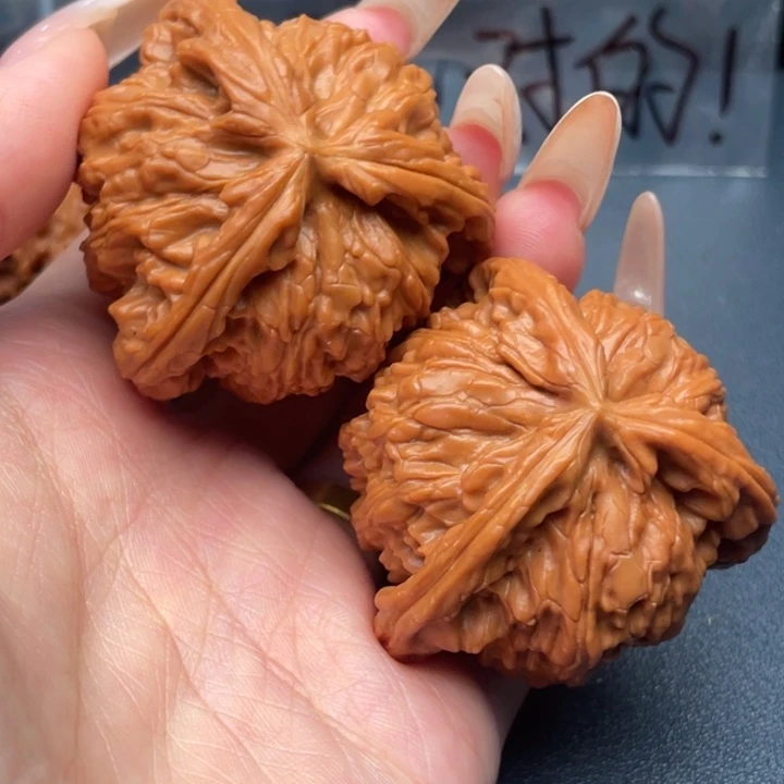 冷***哥文玩核桃吊坠白狮子