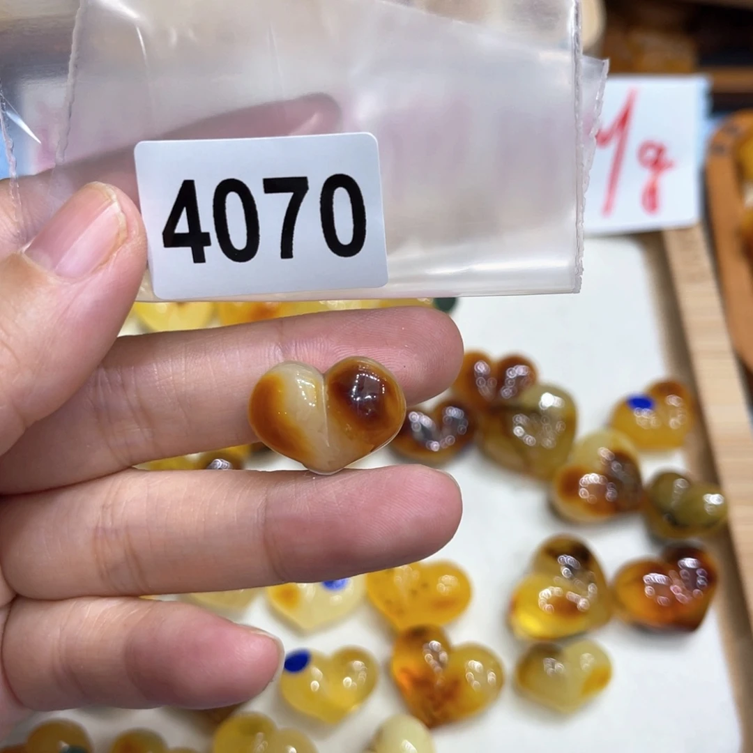 今***生琥珀未镶嵌珠宝奇石