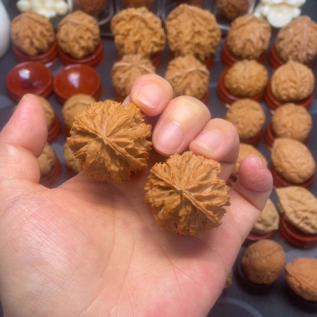 文玩核桃把件刺龙