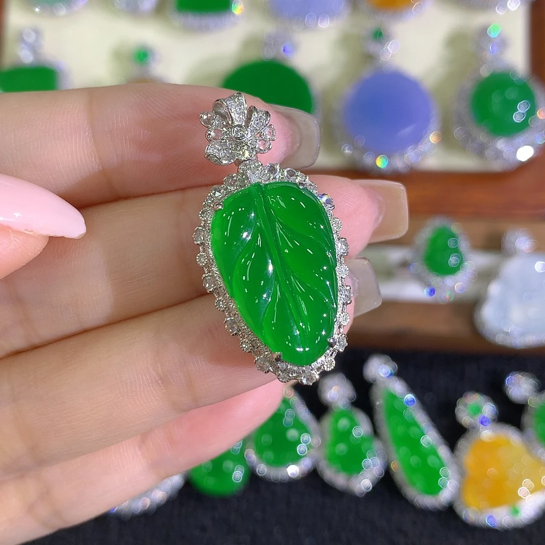 颈饰18K金镶嵌翡翠叶子