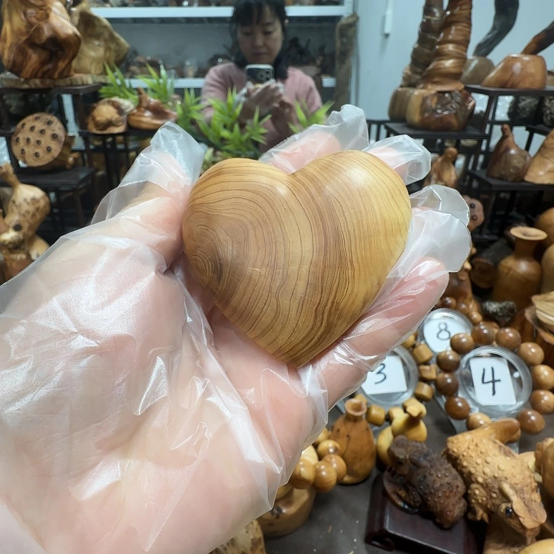 柏木（崖柏）太行崖柏陈化黑油闻香爱心手把件