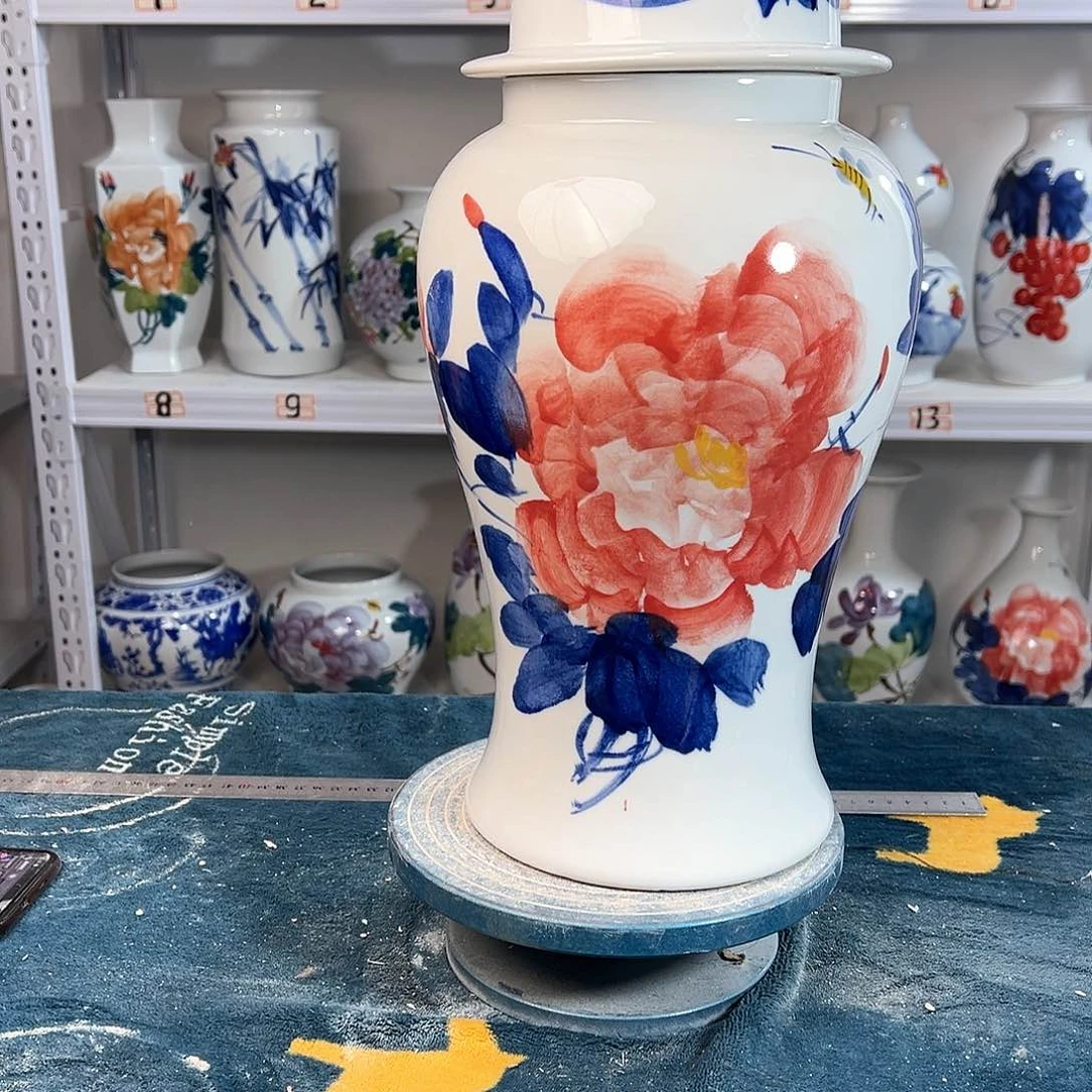 摆件景德镇陶瓷将红牡