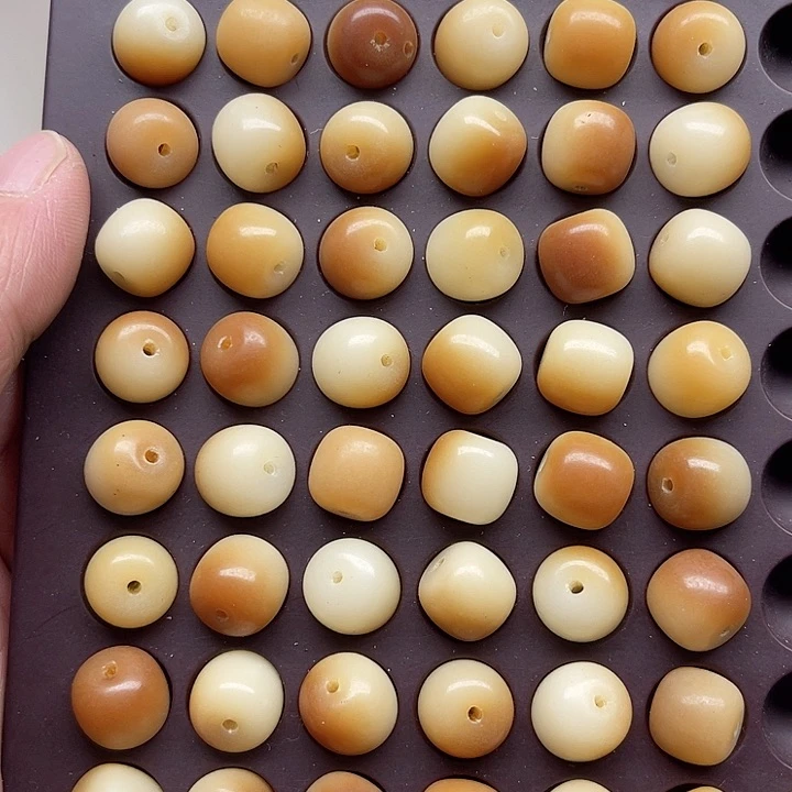 白玉菩提吊坠才**姆微瑕12炭烤桶珠60