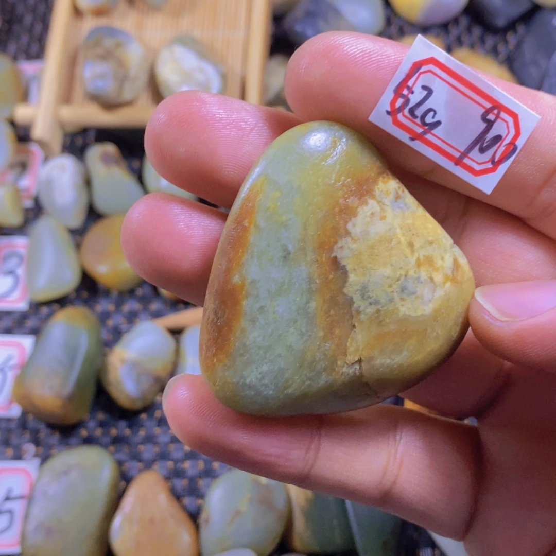 颈饰未镶嵌和田玉（糖玉）