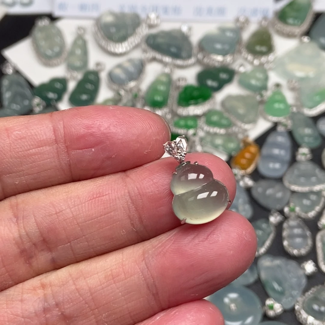 吊坠(不含链)18K金镶嵌翡翠葫芦