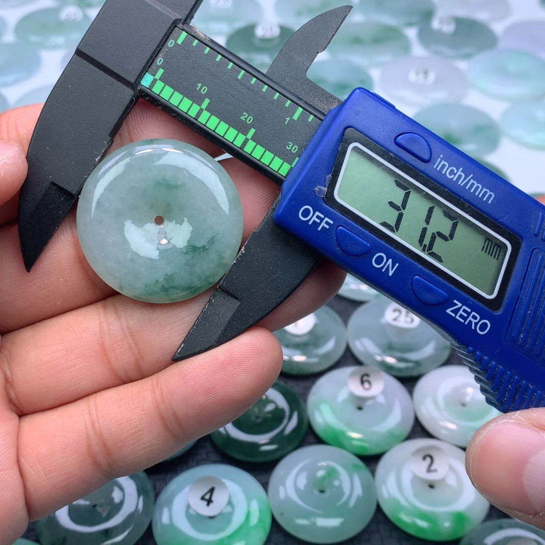 翡翠颈饰未镶嵌缅甸天然A货翡翠