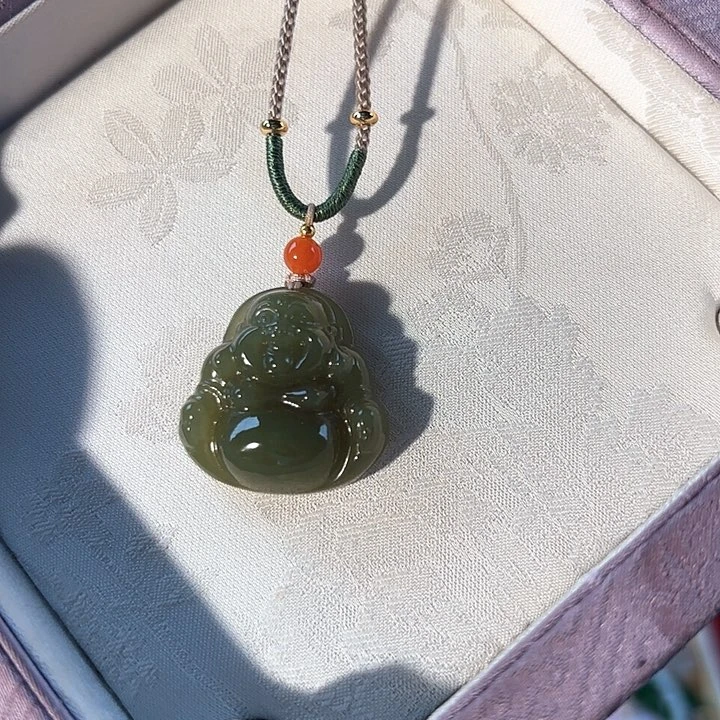 和田玉未镶嵌吊坠(赠链)