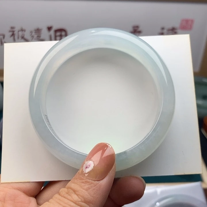 翡翠手镯未镶嵌54.3圈冰透胶淡蓝底