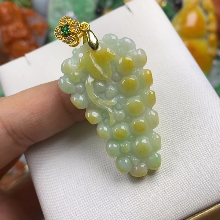 翡翠未镶嵌吊坠(赠链)