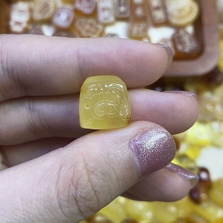 吊坠橄榄核小猪书包