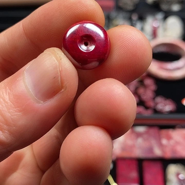 天然辰砂天然朱砂原矿平安扣