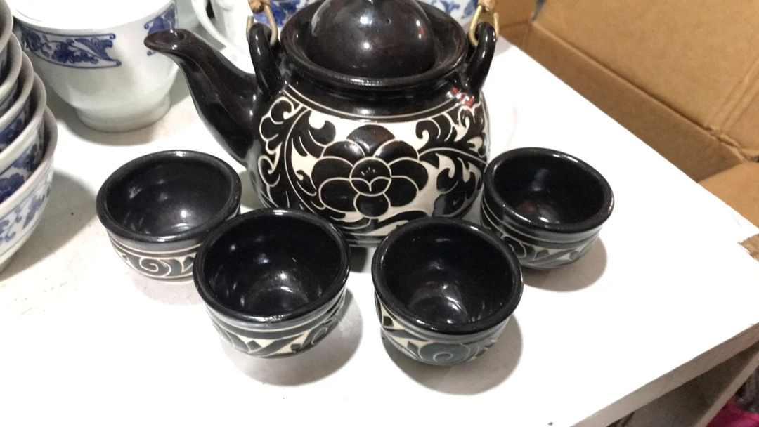 中国磁州窑黑刻剔花茶具