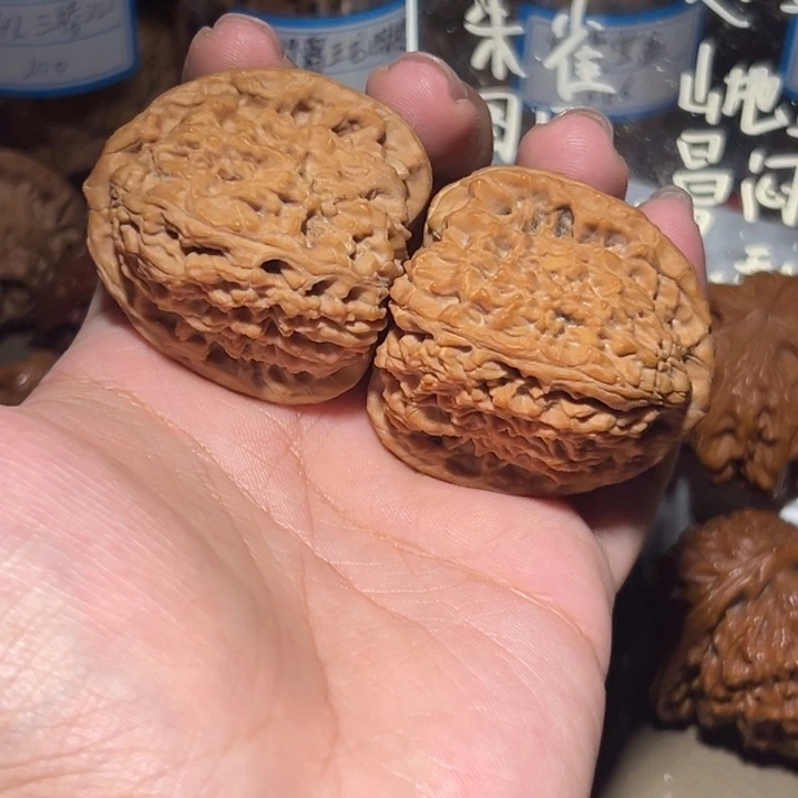 ****y吊坠文玩核桃南疆微黄丝