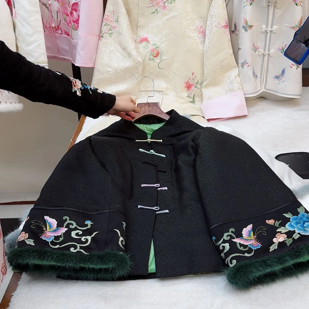 刺绣真丝黑色正绢棉服