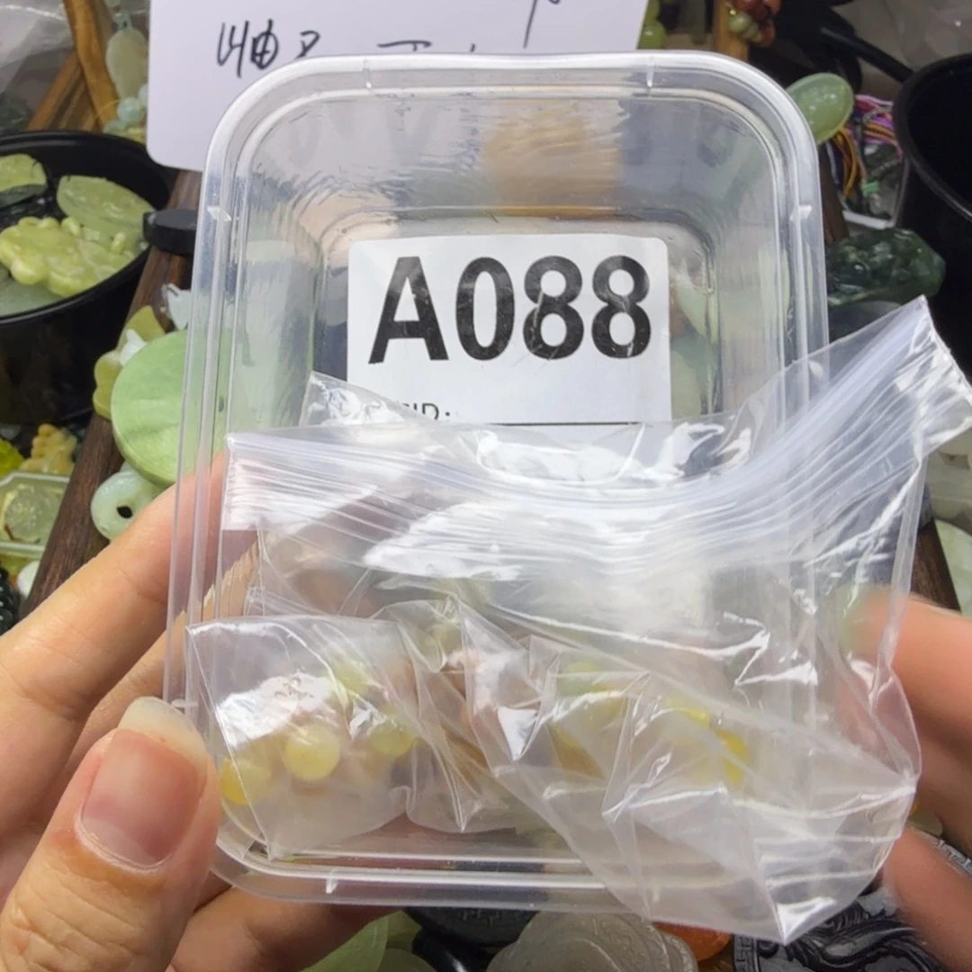 忆***^蛇纹石玉未镶嵌颈饰