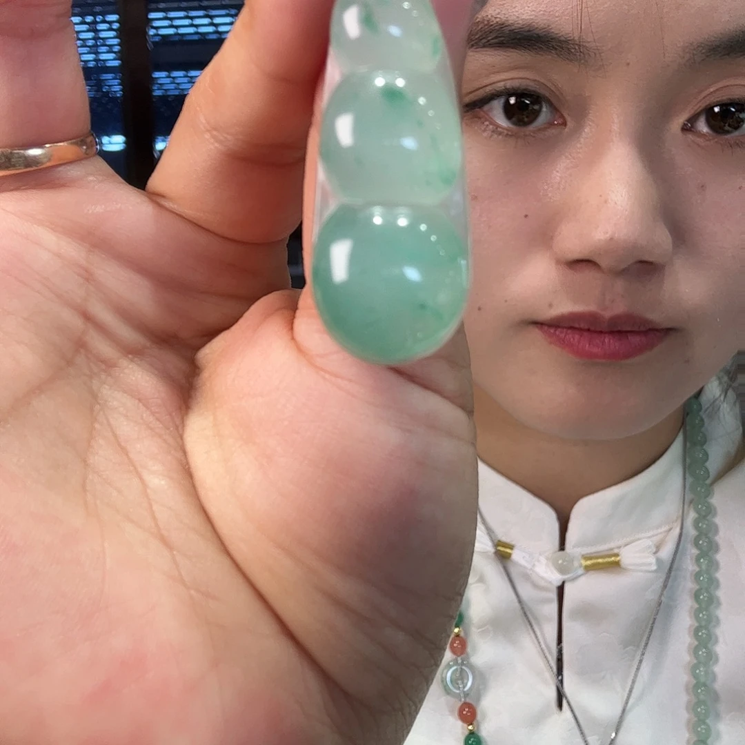 石英质玉（非洲翠）未镶嵌颈饰